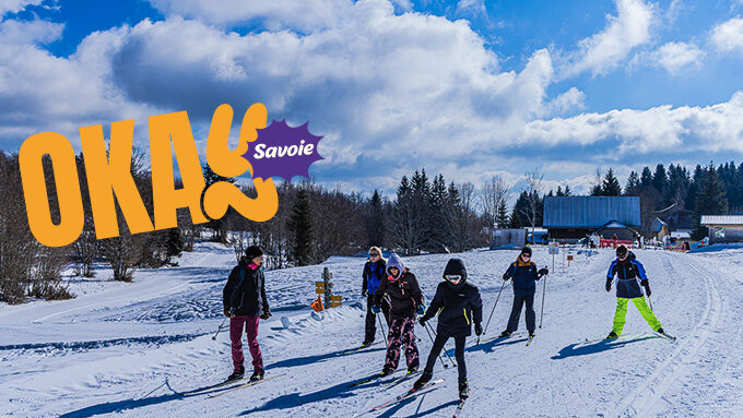 des collégiens qui font du ski nordique